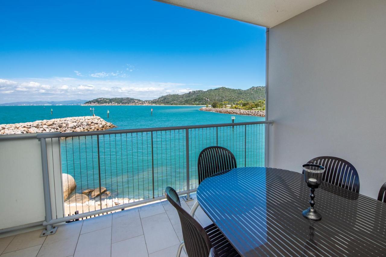 Appartamento One Bright Point - Stunning Water Views Nelly Bay Esterno foto